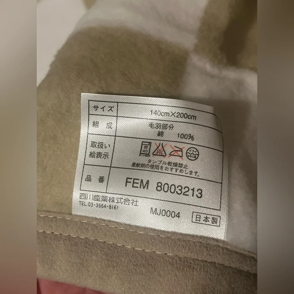 NIB: CELINE Checkered Throw Blanket w/ Triomphe Logo, Tan/White, 4' 7" × 6' 7" - Picture 5 of 7